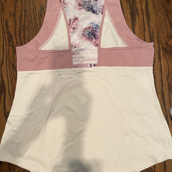 BNWOT Lija racer back tank. Size XL - Picture 2 of 3